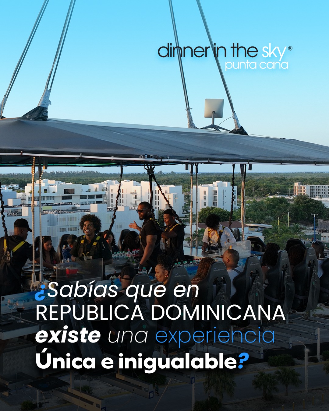 ¿Comer a 45 metros de altura? Sí, es real.

Una experiencia única, con buena música, risas y vistas que nunca olvidarás.

📸 Vive el momento.
🥂 Brinda en las alturas.
🎶 Disfruta la magia.
👉 Reserva tu lugar ahora y despeja tus dudas escribiéndonos en nuestras redes sociales.